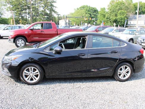 Used 2017 Chevrolet Cruze LT w/ Convenience Package FWD image 10
