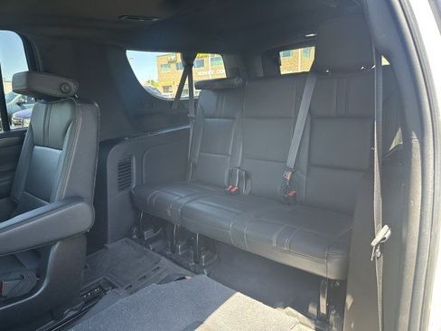 Used 2021 Chevrolet Suburban RST w/ Luxury Package AWD/4WD image 17