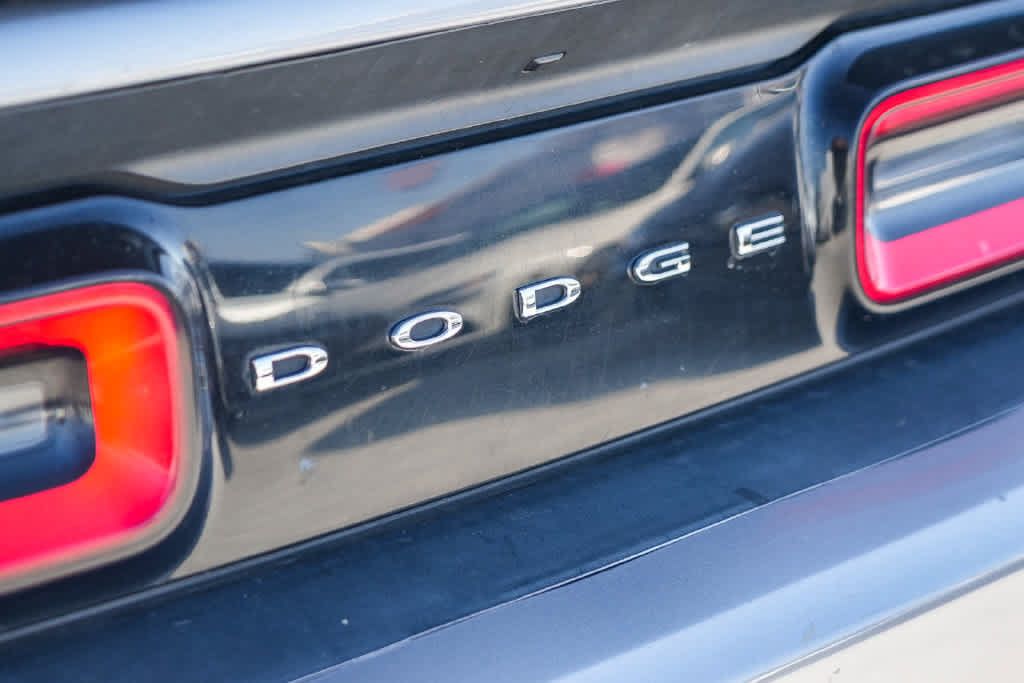 Used 2016 Dodge Challenger R/T Plus RWD image 9