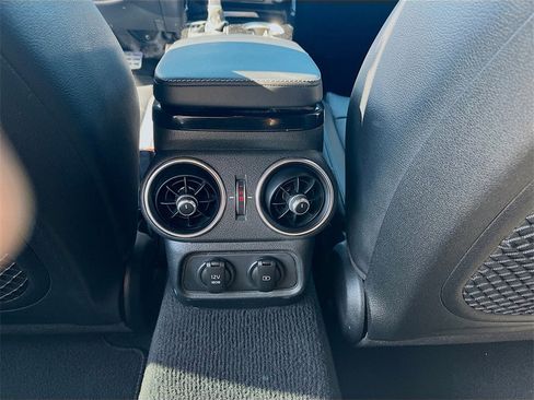 Used 2022 Kia Stinger GT-Line image 28