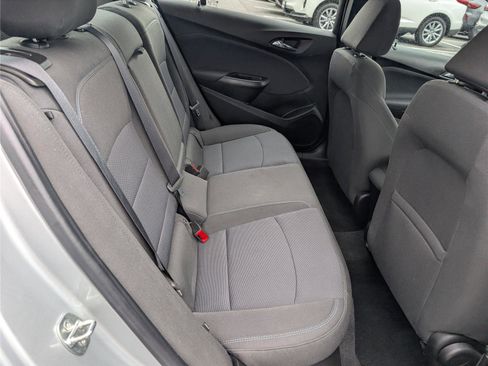 Used 2018 Chevrolet Cruze LT FWD image 12