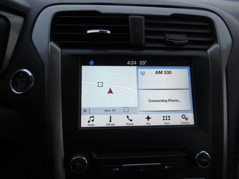 Used 2017 Ford Fusion SE w/ Fusion SE Technology Package image 21