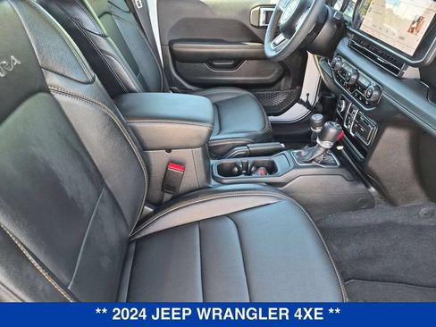Used 2024 Jeep Wrangler Unlimited Sahara w/ Technology Group AWD/4WD image 31
