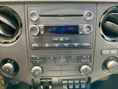 Used 2014 Ford F250 XL w/ Power Equipment Group AWD/4WD image 16