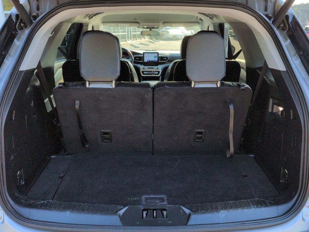 Used 2021 Ford Explorer XLT w/ Equipment Group 202A RWD image 13