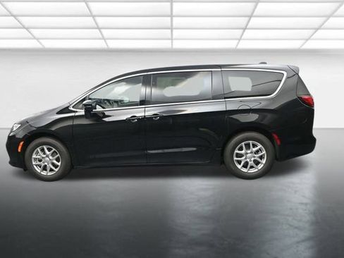 New 2026 Chrysler Pacifica Select image 5