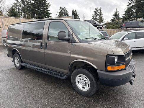 Used 2016 Chevrolet Express 2500 image 5