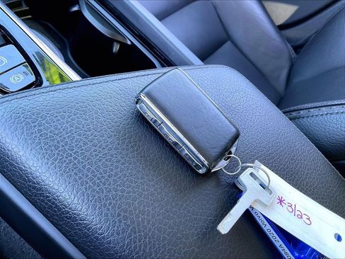 Used 2020 Volvo V60 T5 Cross Country w/ Protection Package image 28