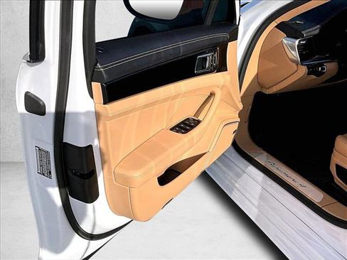 Used 2023 Porsche Panamera 4 image 18