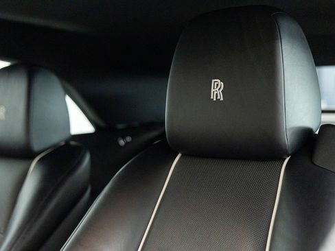 Used 2017 Rolls-Royce Dawn RWD image 32