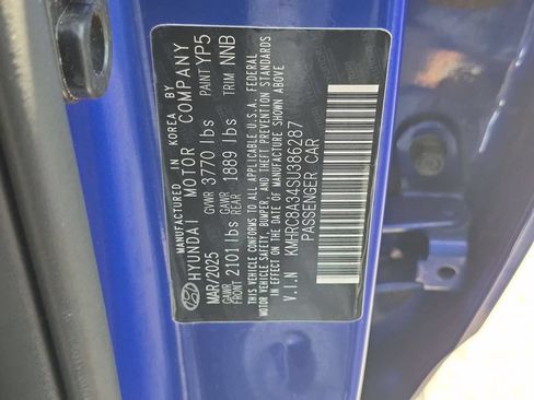 Used 2025 Hyundai Venue SEL FWD image 36