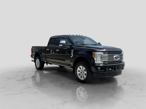 Used 2017 Ford F250 Platinum w/ Platinum Ultimate Package AWD/4WD image 8