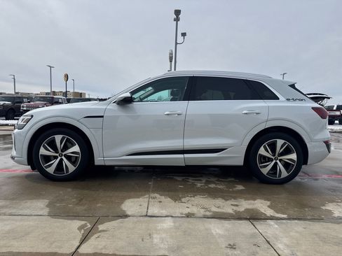 Used 2024 Audi Q8 e-tron Premium image 2