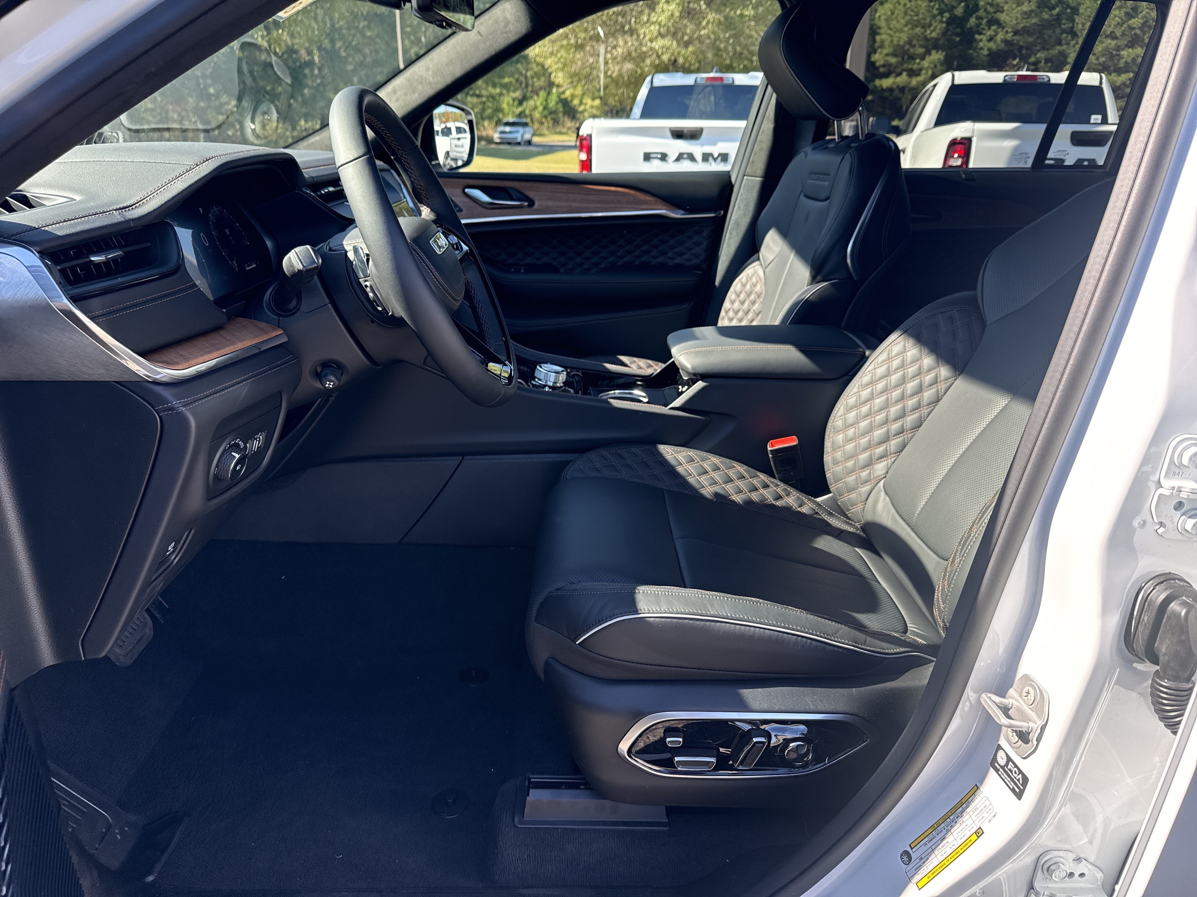New 2027 Jeep Grand Cherokee Summit AWD/4WD image 9