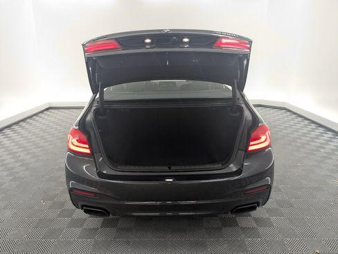 Used 2018 BMW M550i xDrive image 24