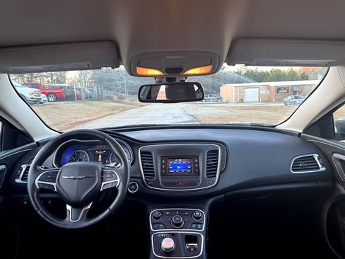 Used 2015 Chrysler 200 Limited w/ Convenience Group image 12