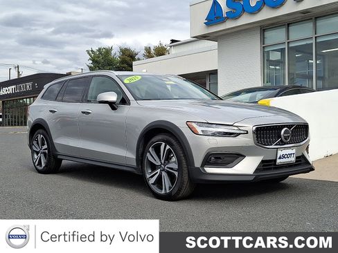 Certified 2025 Volvo V60 B5 Cross Country Plus image 1