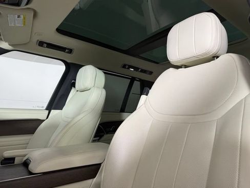 Used 2025 Land Rover Range Rover SE AWD/4WD image 5