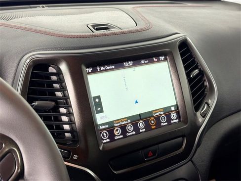 Used 2022 Jeep Cherokee Trailhawk w/ Trailer Tow Group image 13