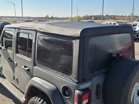 Used 2018 Jeep Wrangler Unlimited Sport image 9