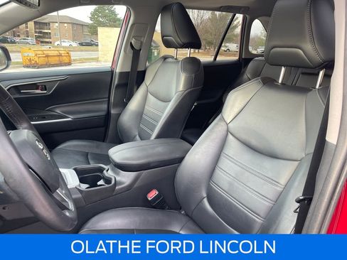 Used 2020 Toyota RAV4 XLE Premium image 21