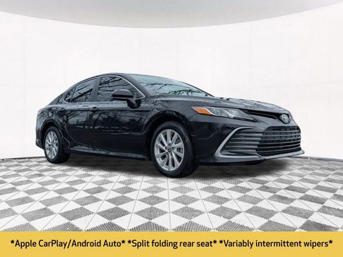 Used 2024 Toyota Camry LE image 10