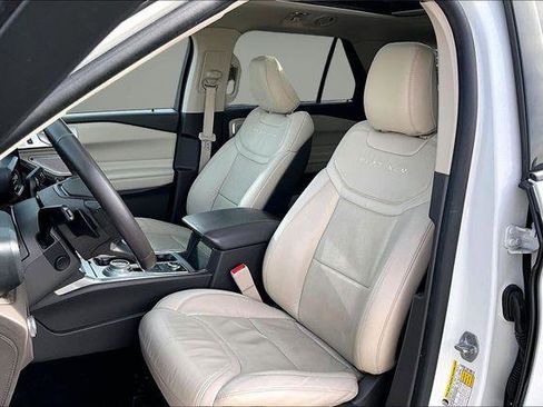 Used 2020 Ford Explorer Platinum w/ Premium Technology Package image 22