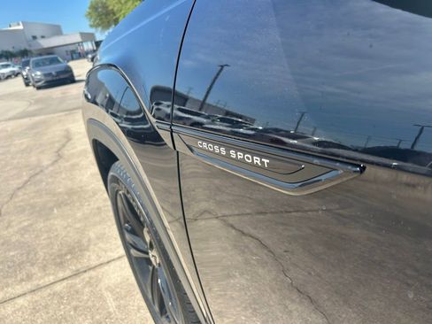 Certified 2023 Volkswagen Atlas Cross Sport SEL R-Line AWD/4WD image 29