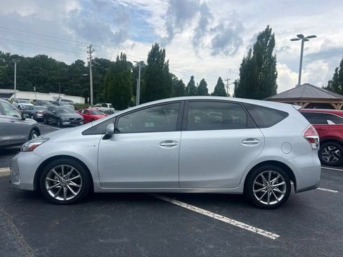 Used 2017 Toyota Prius V Five w/ Advanced Technology Package FWD image 10