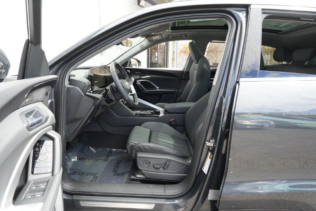 Used 2025 Audi Q5 Premium Plus w/ Premium Plus AWD/4WD image 21