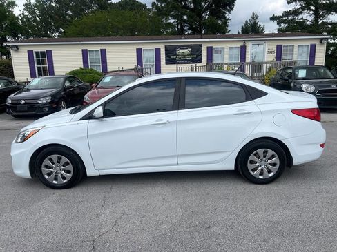 Used 2017 Hyundai Accent SE FWD image 9