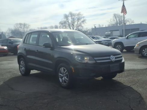 Used 2012 Volkswagen Tiguan S FWD image 3