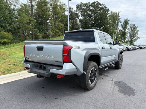 Used 2025 Toyota Tacoma TRD Off-Road AWD/4WD image 9