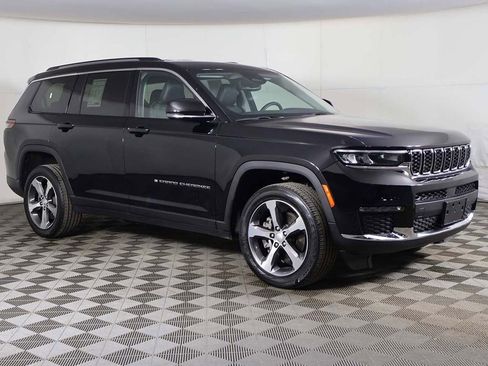 Used 2023 Jeep Grand Cherokee L Limited image 2