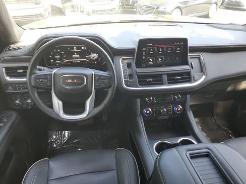 Certified 2022 GMC Yukon SLT w/ SLT Premium Package AWD/4WD image 17