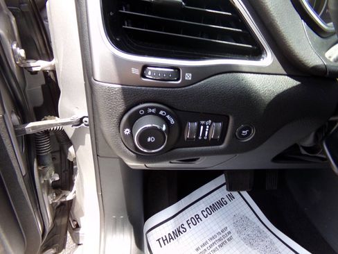 Used 2019 Jeep Cherokee Limited image 53