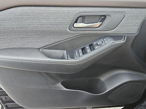 Used 2023 Nissan Rogue SV image 16