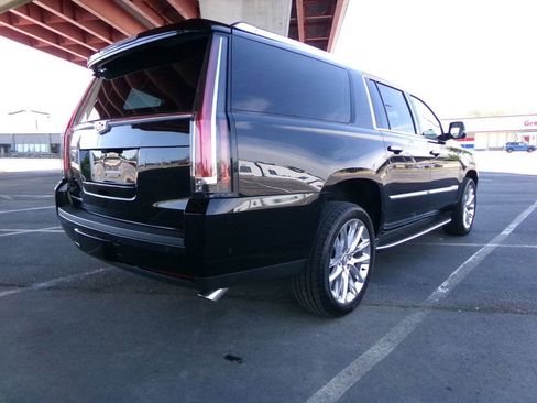 Used 2018 Cadillac Escalade ESV Luxury AWD/4WD image 6