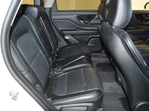 Used 2025 Lincoln Corsair Reserve AWD/4WD image 12