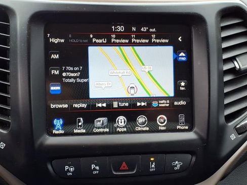 Used 2017 Jeep Cherokee Limited w/ Luxury Group image 3