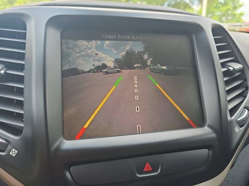 Used 2016 Jeep Cherokee Limited FWD image 24