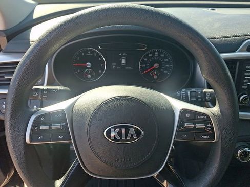 Used 2019 Kia Sorento L image 17