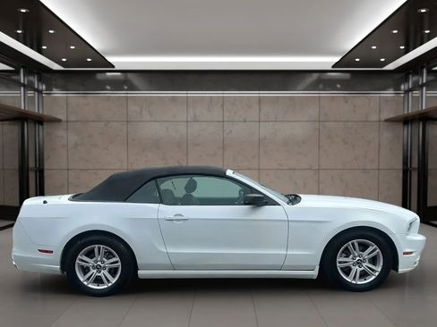 Used 2014 Ford Mustang Convertible RWD image 8