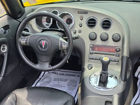 Used 2007 Pontiac Solstice Convertible w/ Premium Package RWD image 28