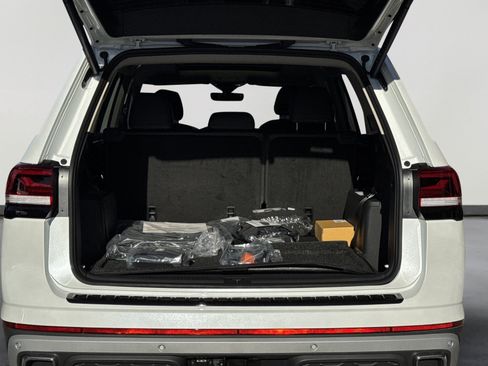 New 2026 Volkswagen Atlas Peak Edition image 6