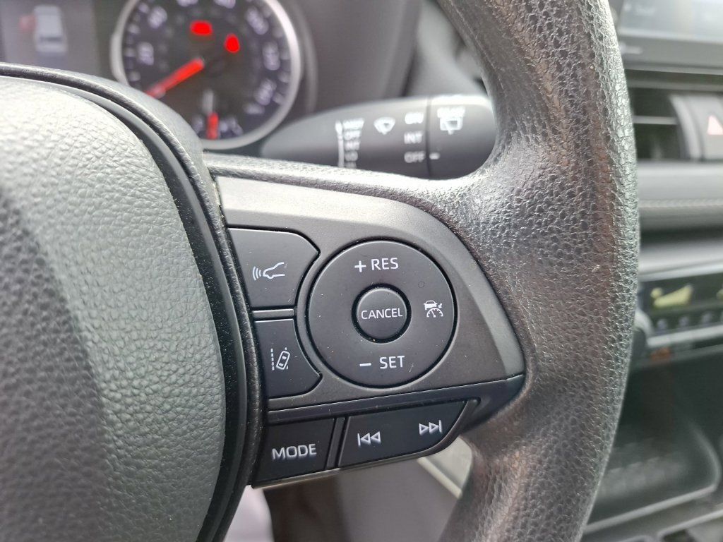 Used 2022 Toyota RAV4 LE FWD image 19