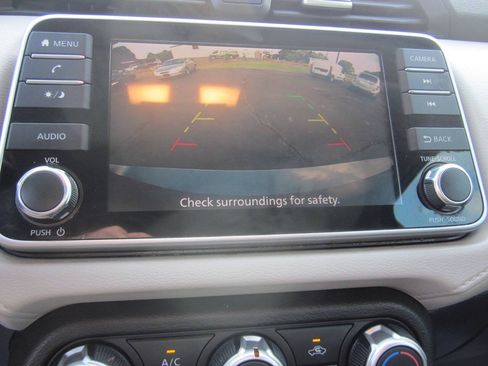 Used 2021 Nissan Versa SV FWD image 21