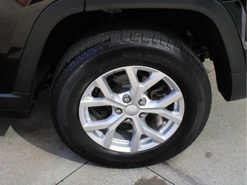 Certified 2023 Jeep Grand Cherokee Limited AWD/4WD image 39