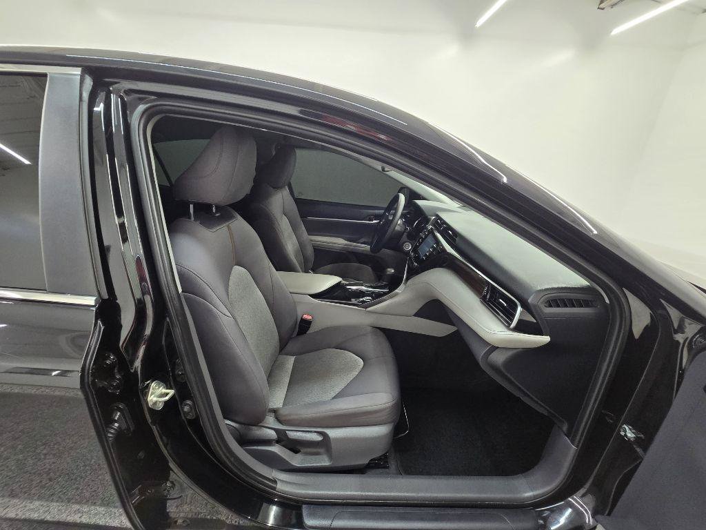 Used 2020 Toyota Camry LE FWD image 18