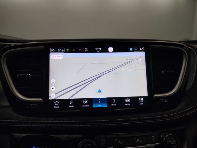 Used 2026 Chrysler Pacifica Limited w/ S Appearance Package FWD image 3